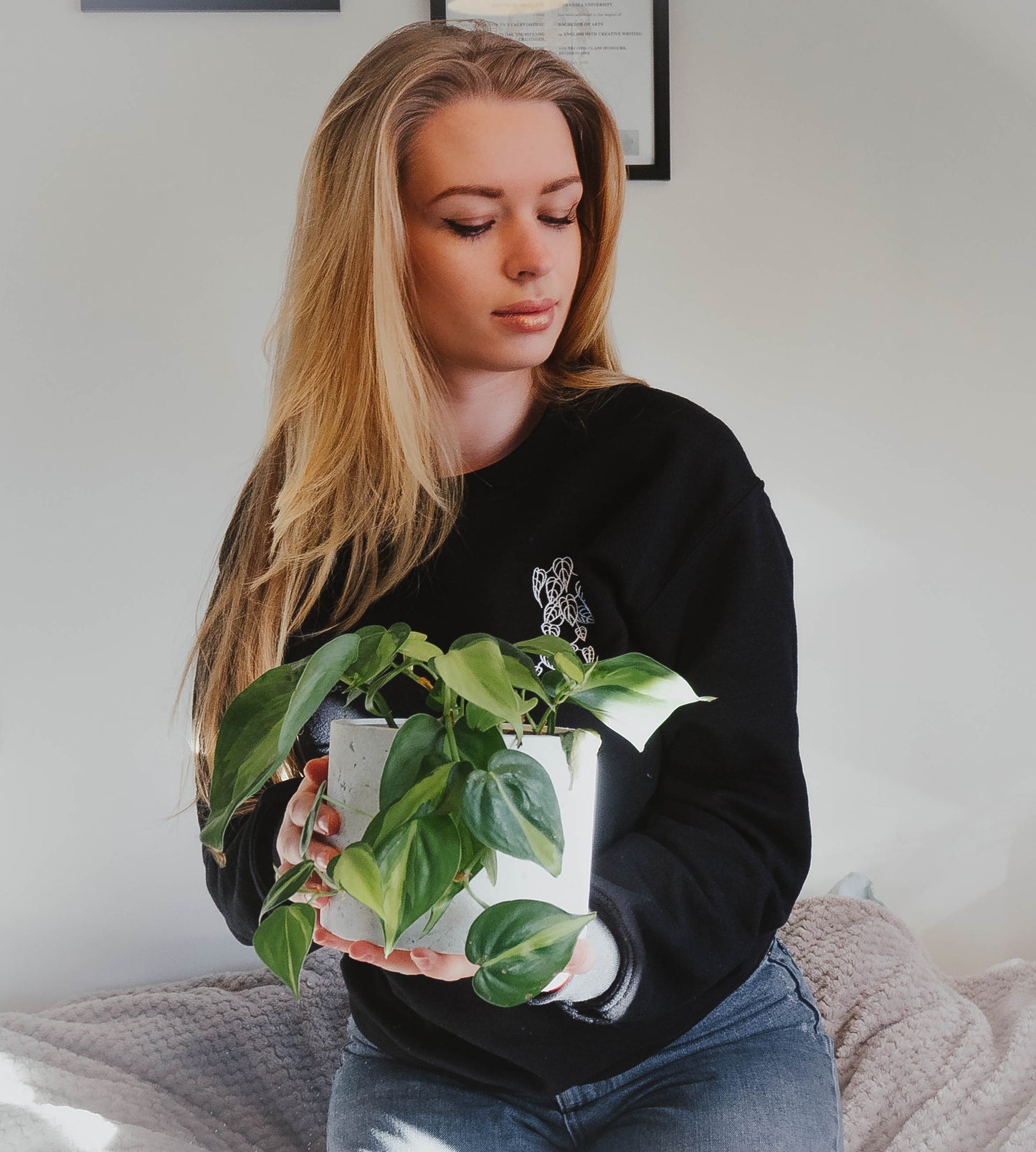 Embroidered Botanical Trailing Plant Unisex Sweatshirt