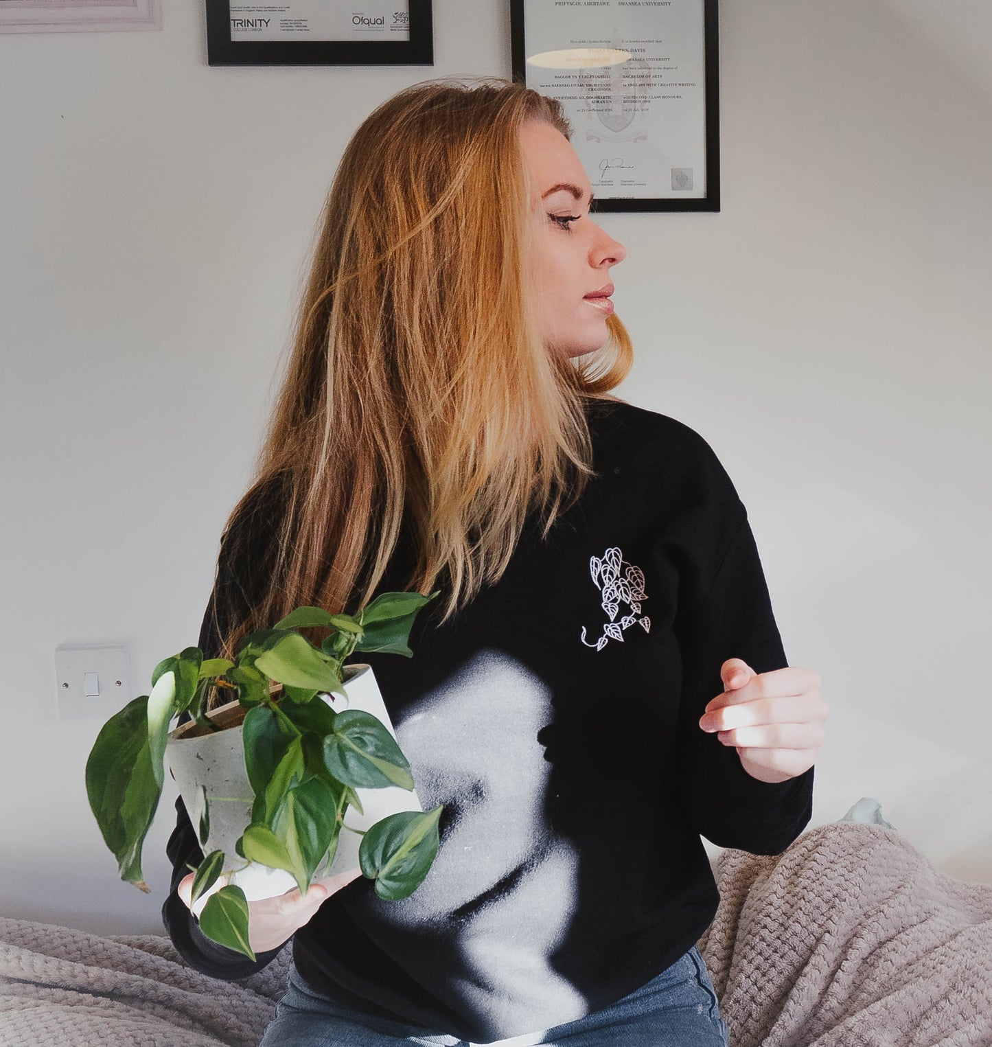 Embroidered Botanical Trailing Plant Unisex Sweatshirt